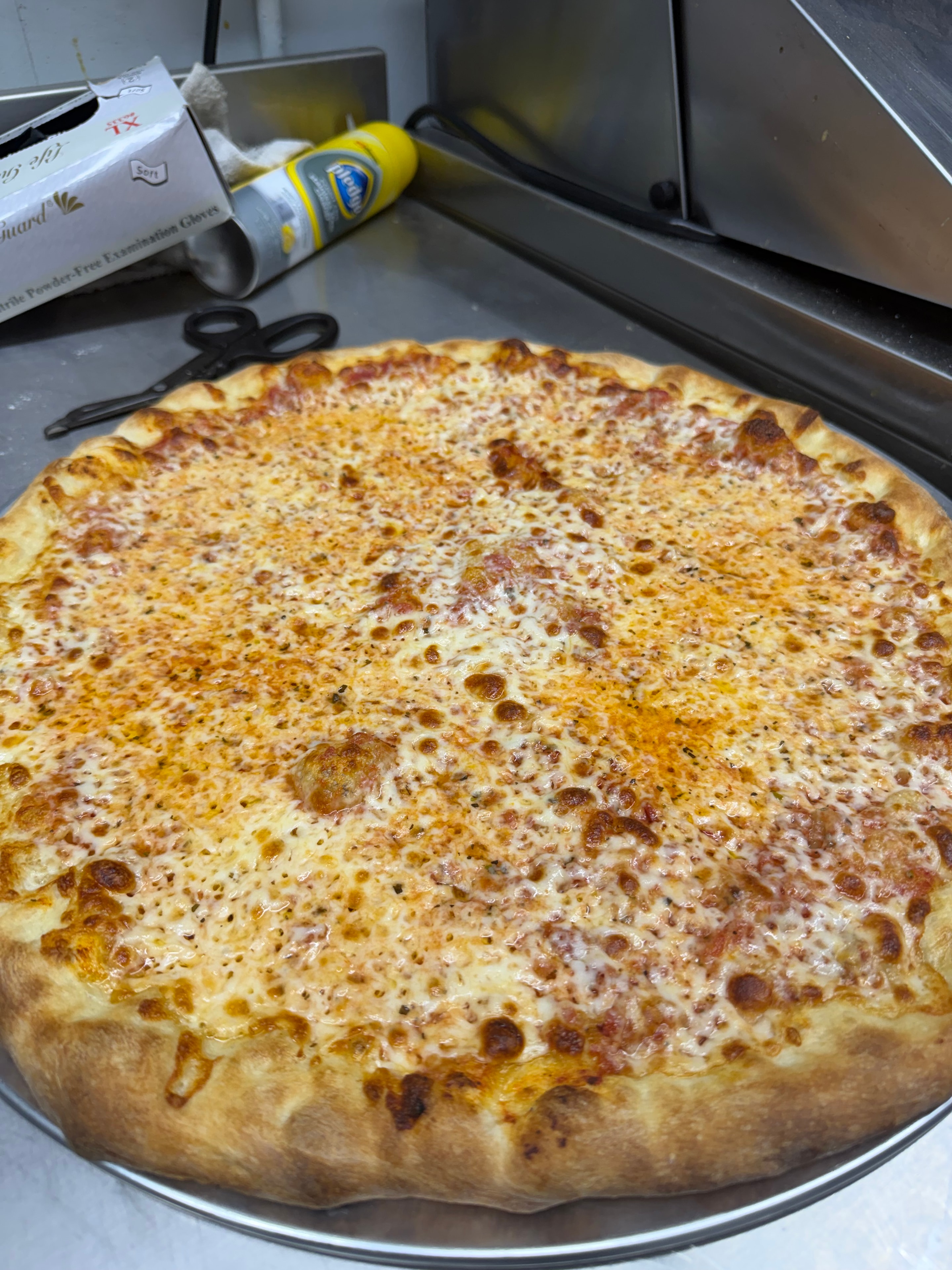 Por Vida Pizza cheese pie